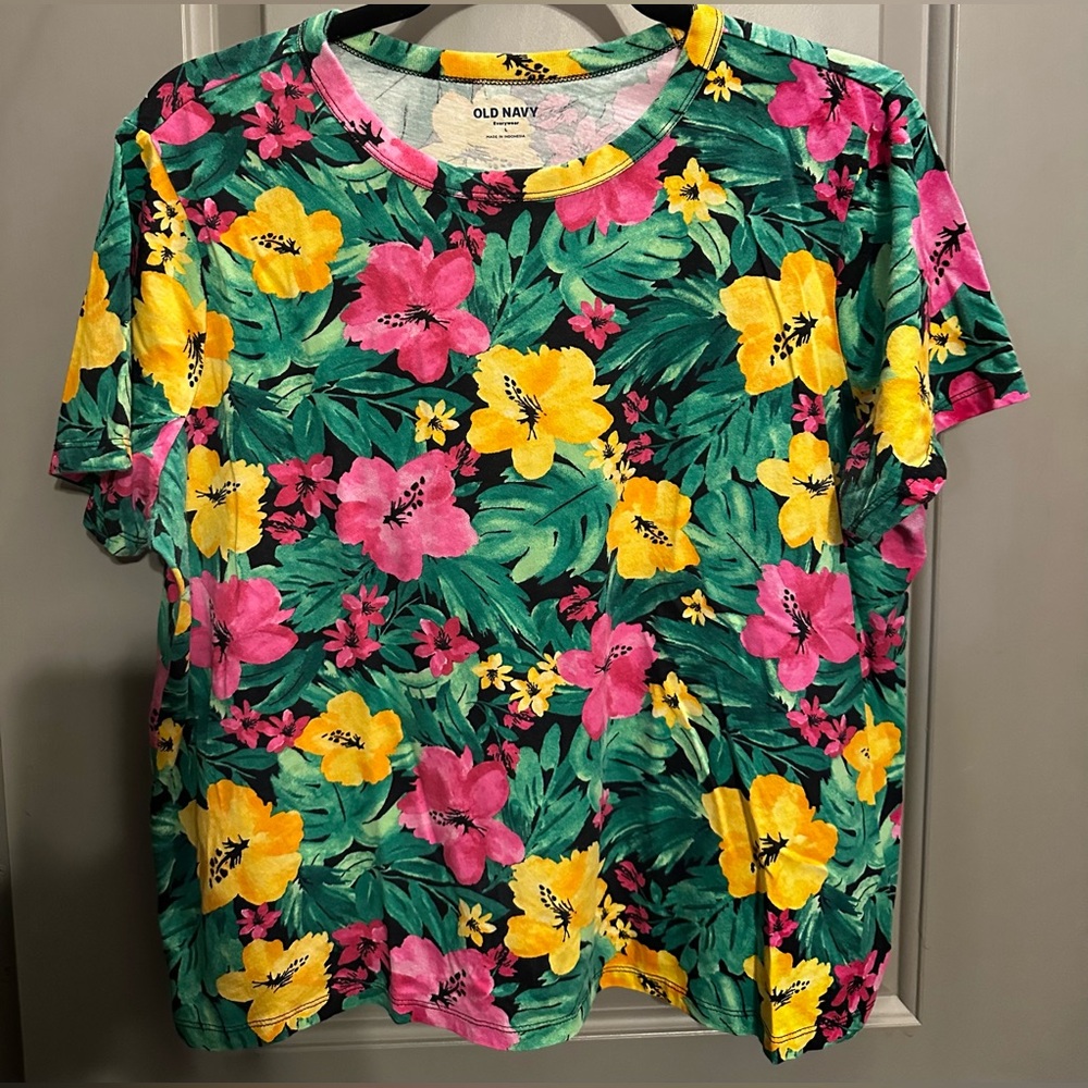 Old Navy Size L Floral Tee EUC